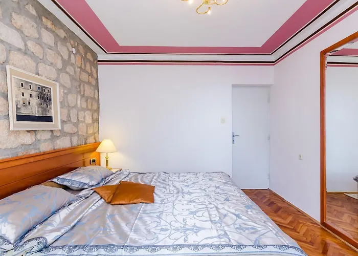 Nicol - One-bedroom With Terrace